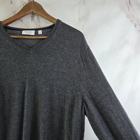 Calvin Klein Sweater Mens XL Gray Merino Wool Lightweight V Neck - Picture 10 of 11